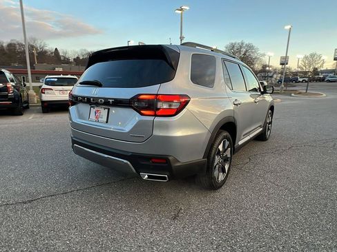 New 2026 Honda Pilot Touring image 4