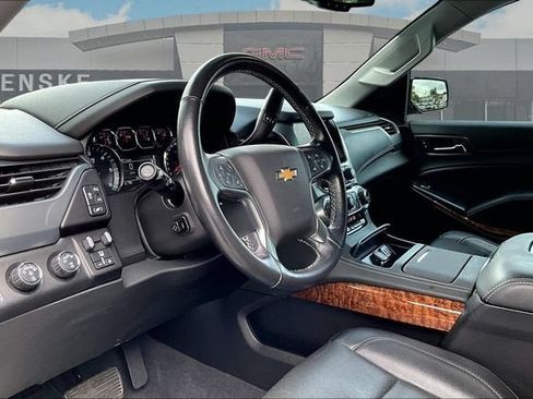 Used 2020 Chevrolet Suburban Premier AWD/4WD image 13