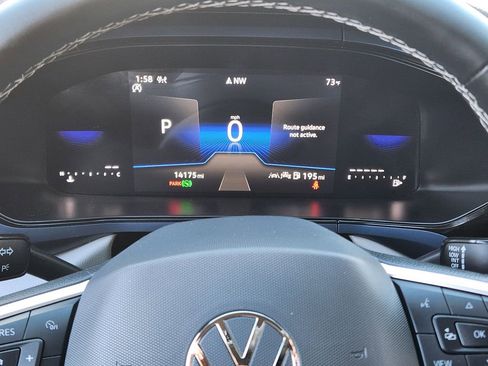 Certified 2024 Volkswagen Taos SE image 17