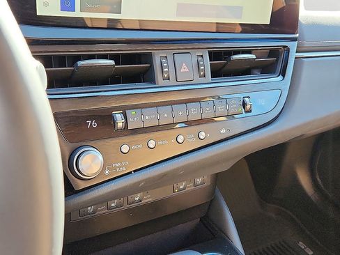 Used 2023 Lexus ES 250 w/ Premium Package image 17