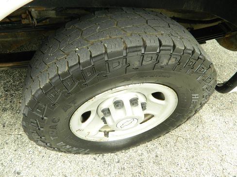 Used 2015 Chevrolet Express 2500 RWD image 14