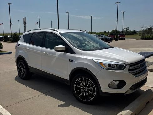 Used 2018 Ford Escape Titanium AWD/4WD image 3