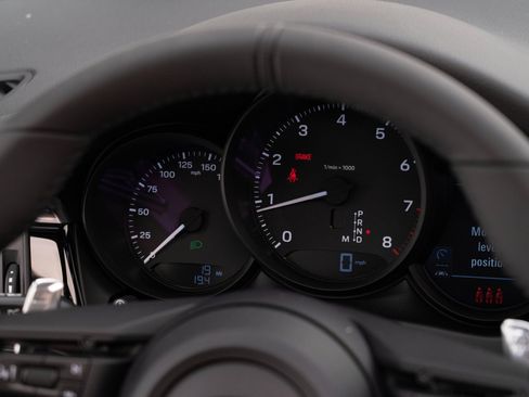 Certified 2026 Porsche Macan AWD/4WD image 30