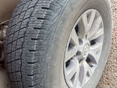 Used 2018 Toyota Tacoma SR5 image 2