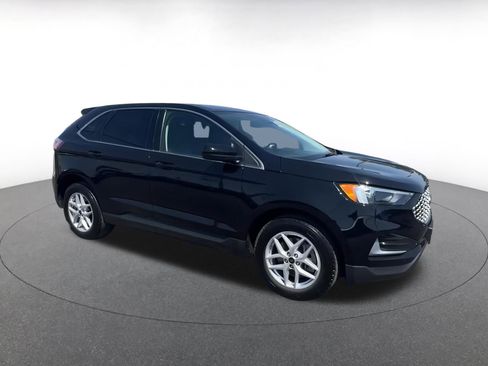 Used 2024 Ford Edge SEL image 2