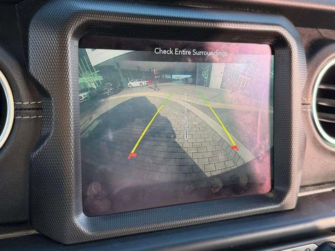 Used 2021 Jeep Wrangler Unlimited Sahara image 21