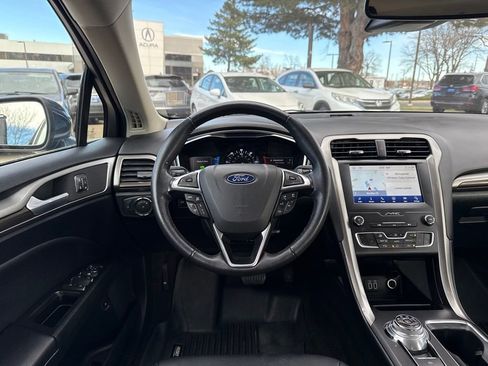 Used 2019 Ford Fusion SEL image 2