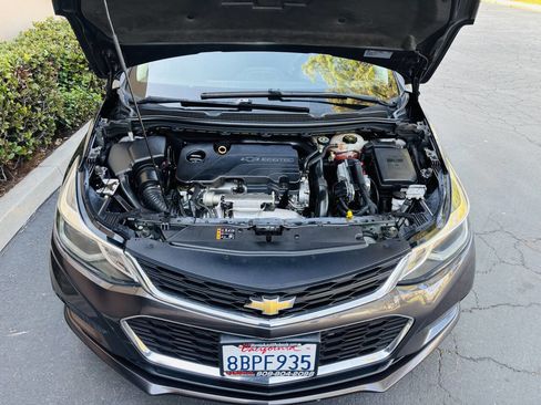 Used 2017 Chevrolet Cruze LT image 10