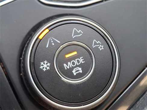 Used 2019 Volkswagen Tiguan SE w/ Panoramic Sunroof Package image 25