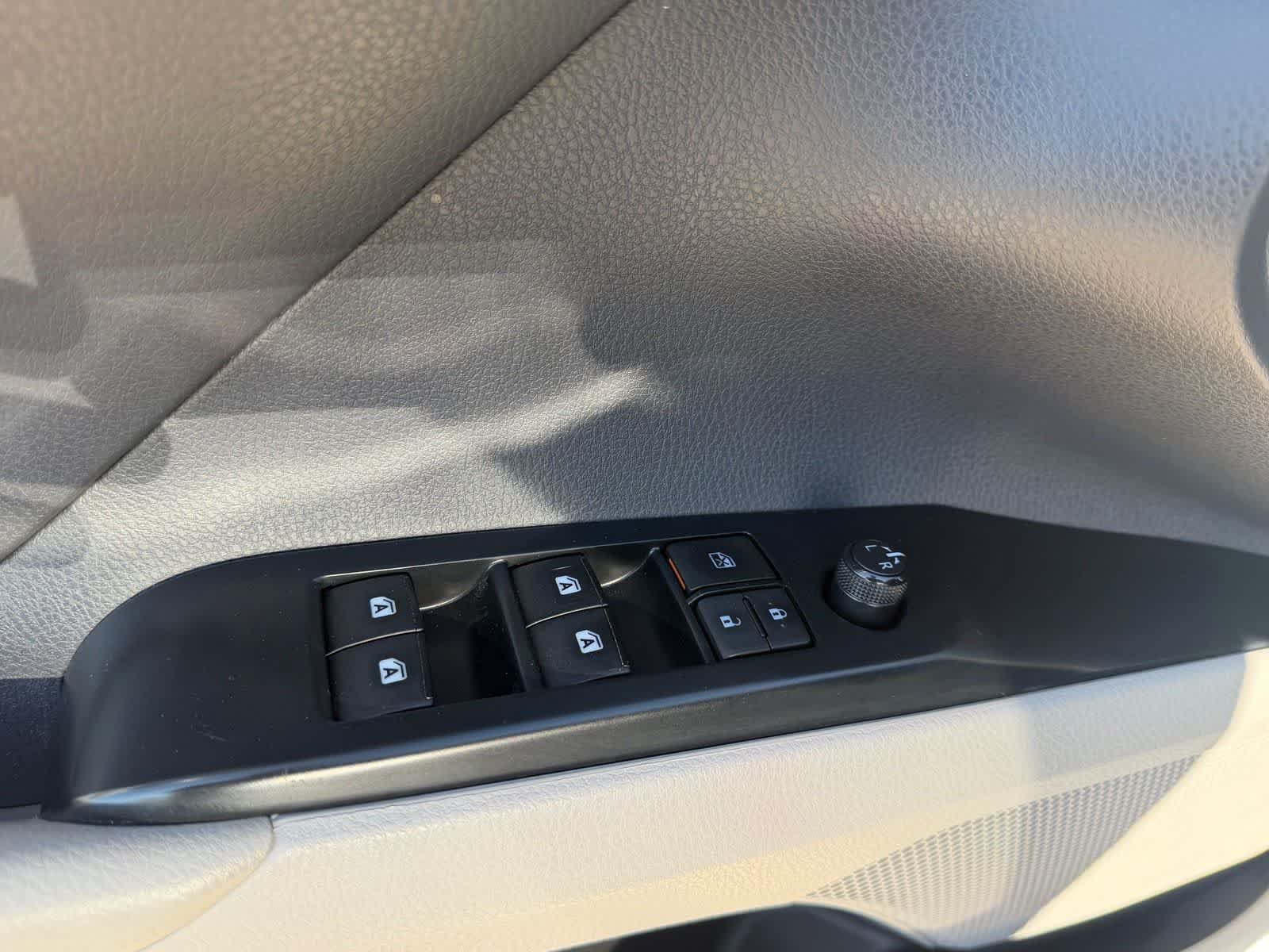 Used 2020 Toyota Camry LE FWD image 21