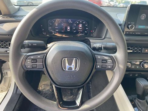 Certified 2025 Honda Accord SE image 18