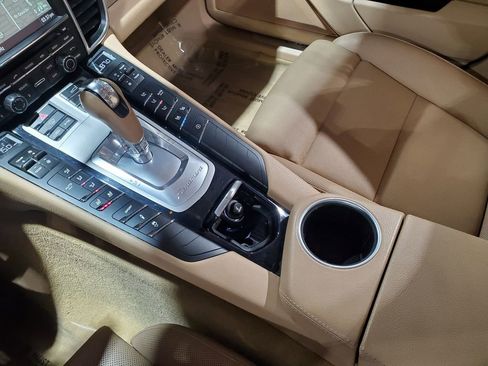 Used 2016 Porsche Panamera Edition image 38