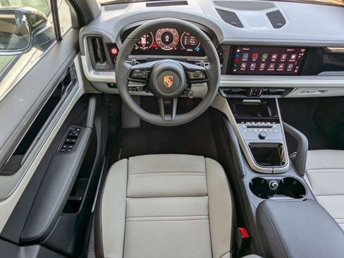 Certified 2025 Porsche Cayenne image 15