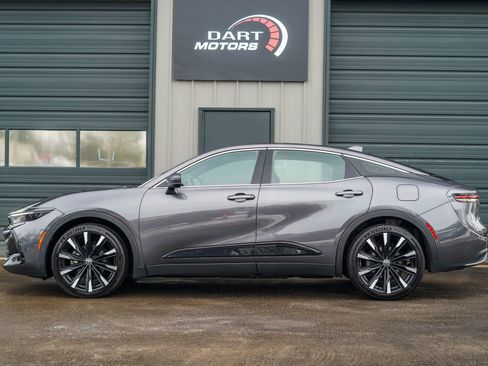 Used 2023 Toyota Crown Platinum image 4