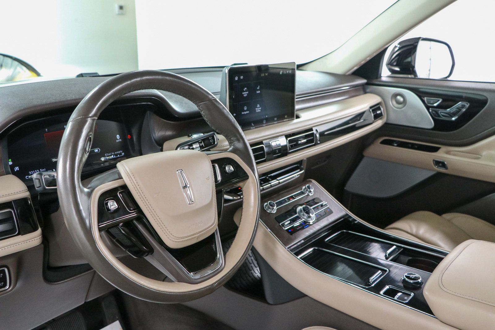 Used 2023 Lincoln Aviator Reserve w/ Equipment Group 201A AWD/4WD image 24