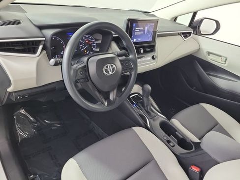 Used 2025 Toyota Corolla LE FWD image 18