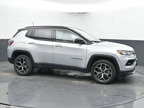 Used 2025 Jeep Compass Limited AWD/4WD image 12