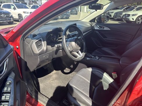Used 2018 MAZDA MAZDA3 Touring FWD image 17