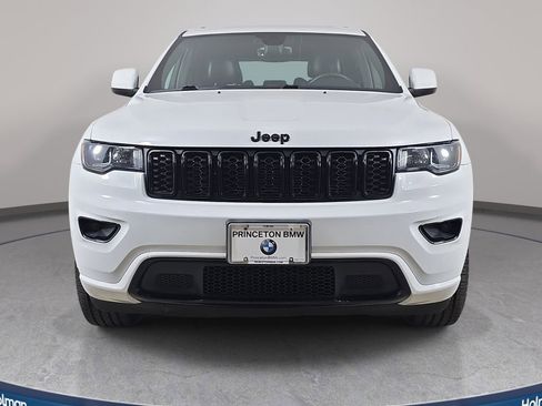 Used 2017 Jeep Grand Cherokee Altitude AWD/4WD image 3