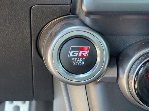 Used 2025 Toyota GR86 Premium w/ Performance Package image 24