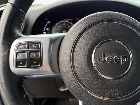 Used 2017 Jeep Wrangler Unlimited Rubicon image 25