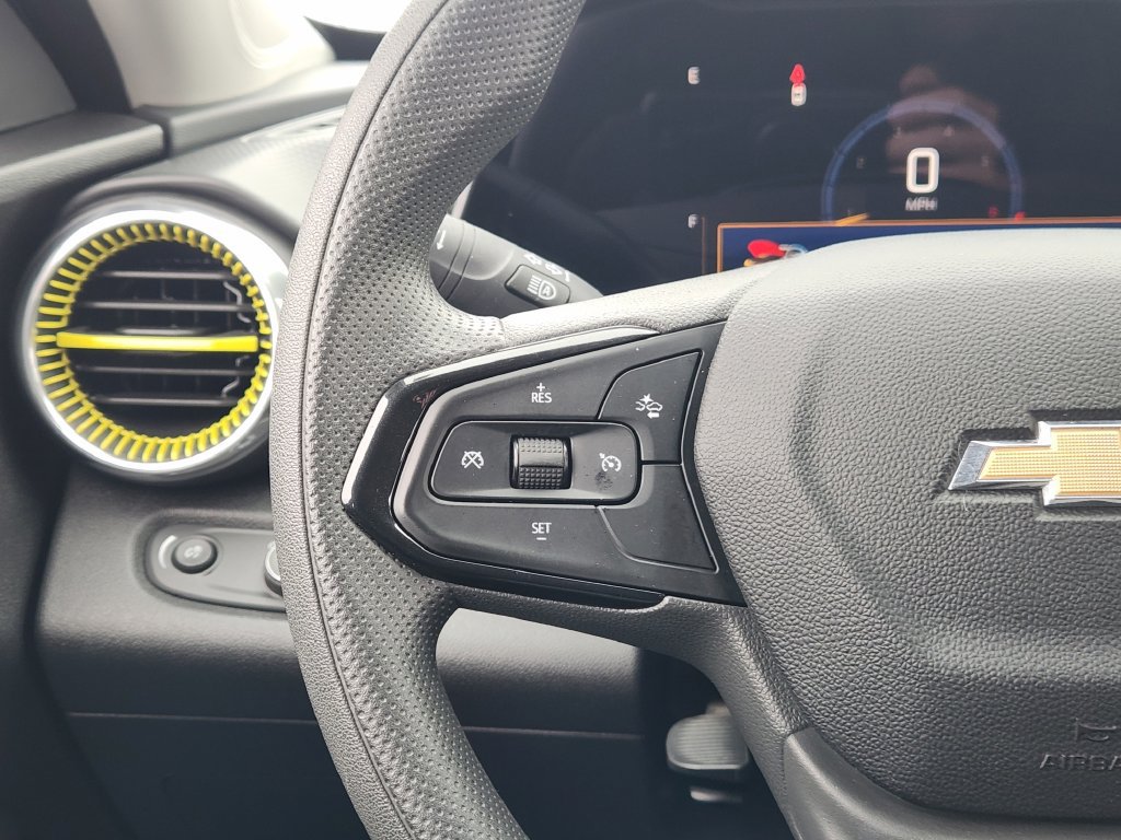 Used 2025 Chevrolet Trax LT FWD image 27