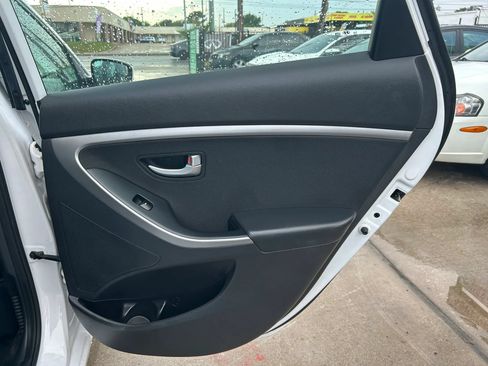 Used 2017 Hyundai Elantra GT FWD image 19