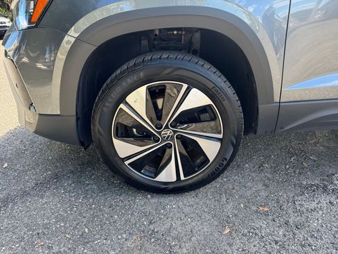 Used 2025 Volkswagen Taos SE image 30