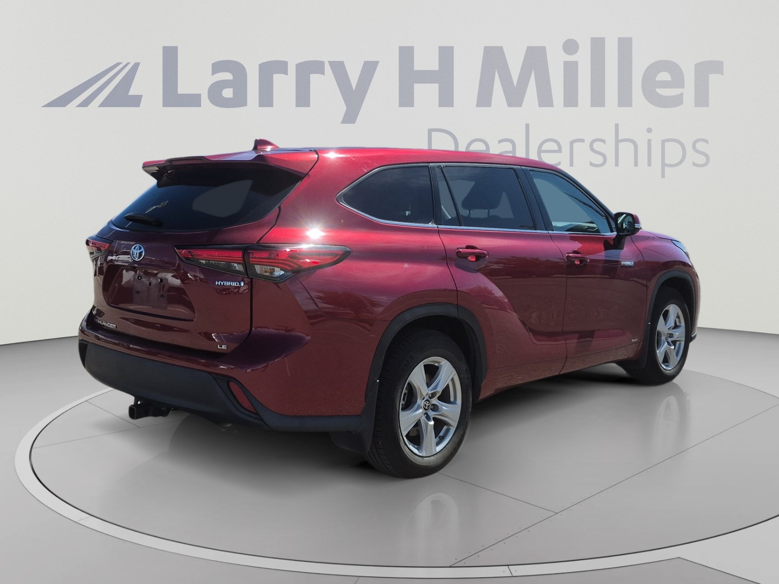Used 2021 Toyota Highlander LE AWD/4WD image 5