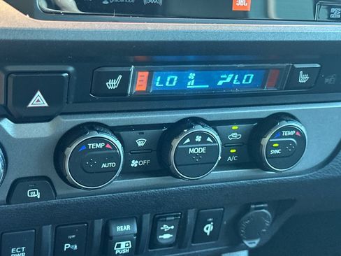 Certified 2019 Toyota Tacoma TRD Sport AWD/4WD image 22