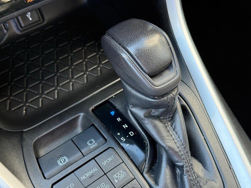 Used 2021 Toyota RAV4 LE AWD/4WD image 27
