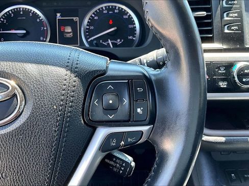 Used 2019 Toyota Highlander SE AWD/4WD image 12