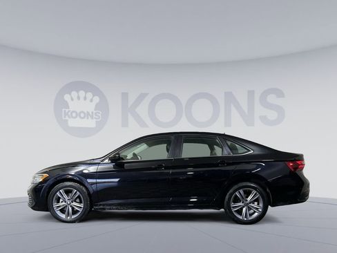 Used 2024 Volkswagen Jetta SE FWD image 2