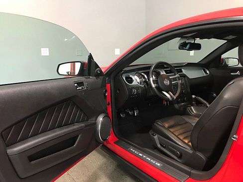 Used 2010 Ford Mustang GT RWD image 9