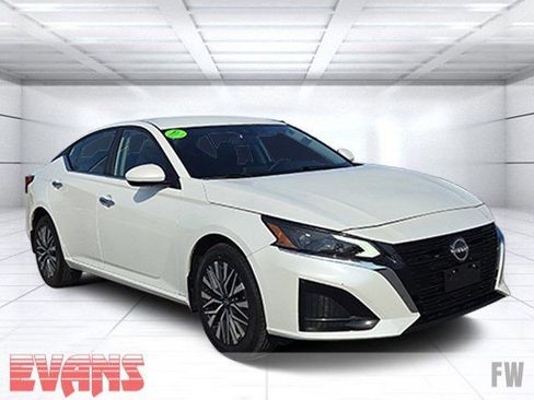 Used 2023 Nissan Altima 2.5 SV image 1