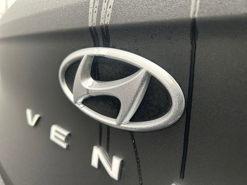 Used 2025 Hyundai Venue SEL image 32