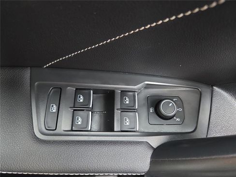 Certified 2022 Volkswagen Tiguan SE w/ Panoramic Sunroof Package AWD/4WD image 14