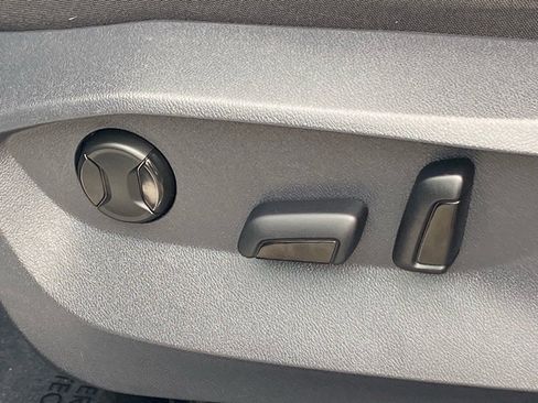 Used 2022 Volkswagen Taos SE w/ Panoramic Sunroof Package image 15