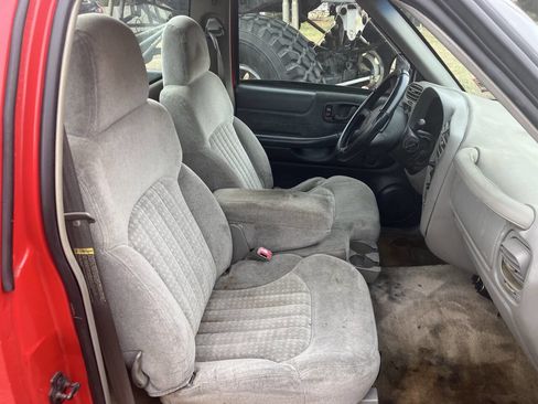 Used 2000 Chevrolet S10 Pickup LS w/ Preferred Equipment Group image 21