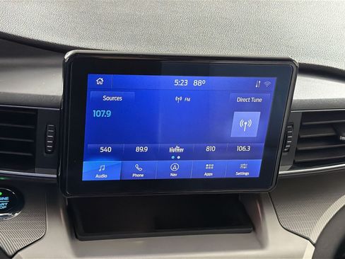 Used 2021 Ford Explorer XLT w/ Equipment Group 202A AWD/4WD image 18