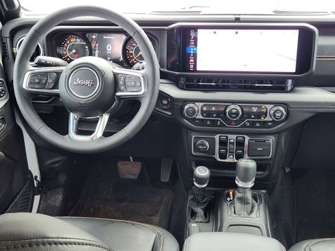 Used 2025 Jeep Wrangler Unlimited Sahara AWD/4WD image 33