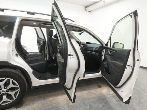 Used 2024 Subaru Forester Premium image 30