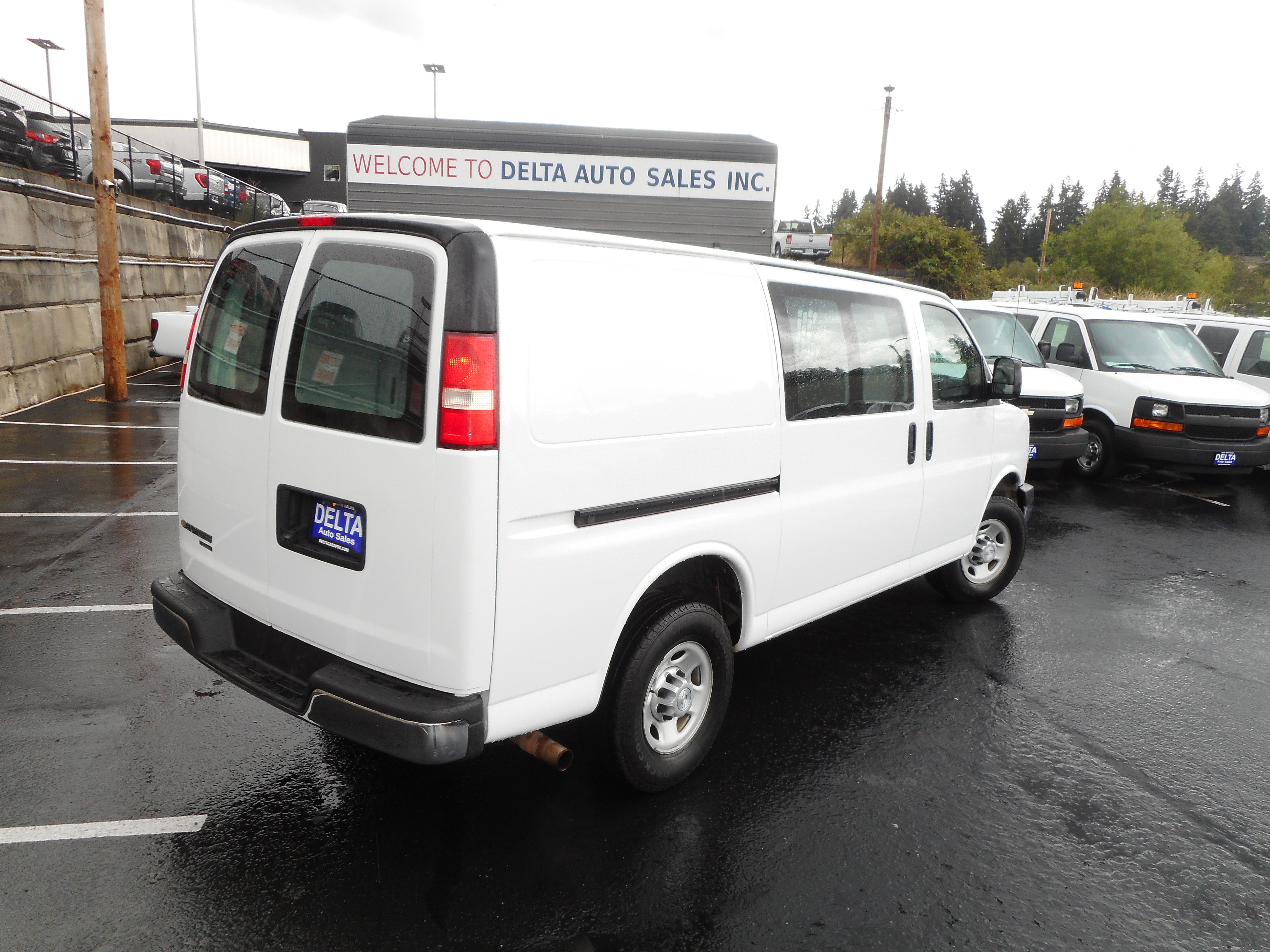 Used 2016 Chevrolet Express 2500 RWD image 8