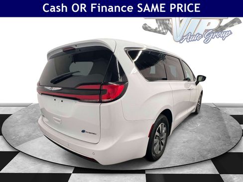 Used 2024 Chrysler Pacifica Limited FWD image 6
