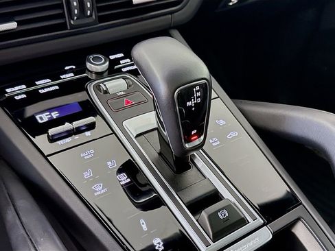Used 2023 Porsche Cayenne Platinum Edition image 18