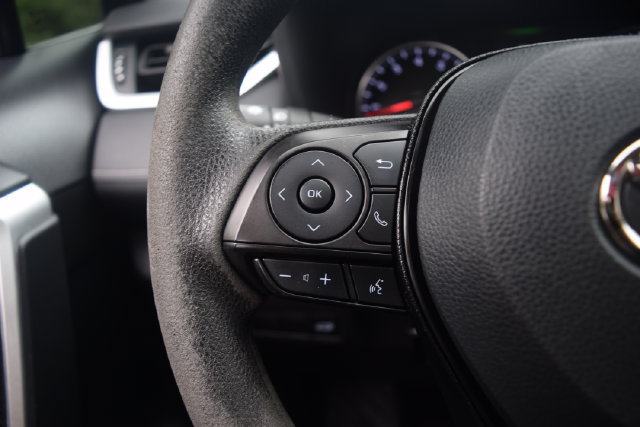 Used 2020 Toyota RAV4 XLE w/ Convenience Package FWD image 6