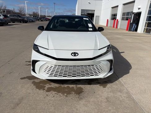 Used 2025 Toyota Camry XSE image 2