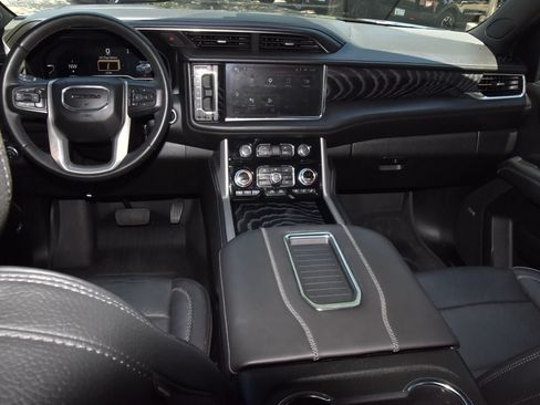 Used 2023 GMC Yukon Denali w/ LPO, Floor Liner Package AWD/4WD image 17