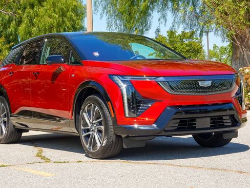 Used 2025 Cadillac Optiq Sport 1 image 5