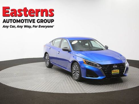 Used 2025 Nissan Altima 2.5 SV FWD image 49